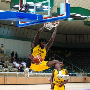 الاتحاد السعودي يتصدر مجموعته الأولى ويتأهل للدور نصف النهائي